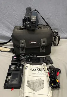 C-542 Minolta Vintage Master Vhsc Video Camera Camcorder With Accessories