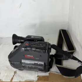 C-606 Minolta Vintage Master 6x Power Zoom Camcorder Untested For Parts And Repair