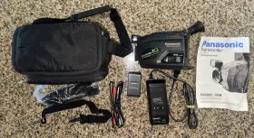 Pv-iq303 Panasonic 885855102860 Palmcorder Iq With Case Charger Battery Manual-tested- Read