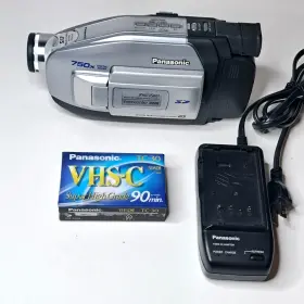 A4ia11221a Panasonic Palmcorder Pv-l453d Vhs-c Video Camera Camcorder W Charger Tested Read