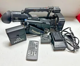 Ag-dvx100ap Panasonic Ag-dvx100dp Profesional 3ccd 24p Minidv Cinema Camcorder Exc With Case