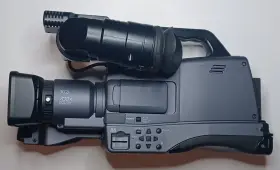 Ag-hmc70p Panasonic 3ccd Avchd Sd/sdhc Camcorder With Bag