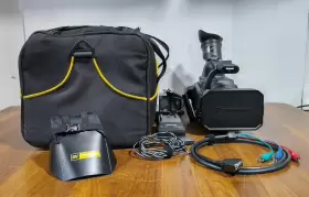 Ag-hvx200ap Panasonic Dvc Pro 3-ccd P2 Hd Format Camcorder And Accessories