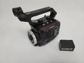 Au-eva1e Panasonic Cinema Cam 5.7k Super 35mm 4k/10-bit 4 2 Parts Powers On