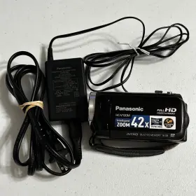 Hc-v100mp Panasonic Hc-v100m Full Hd Video Camera 42x Zoom Built-in Memory And Adapter Works
