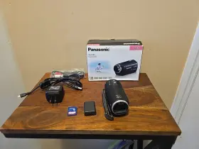 Hc-v160 Panasonic Hcv160 Full Hd 8.9mp 77x Camcorder Tested With Battery And 32gb - Working
