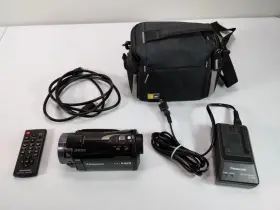 Hdc-sd900 Panasonic Full Hd Avchd 14.2mp Sdxc Touchscreen Camcorder Leica Optics