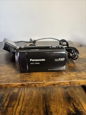 Hdc-tm40k Panasonic Hdc-tm40 16 Gb High Definition Camcorder 1080p - Tested With Charger
