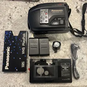 Iq493 Panasonic Palmcorder Pv W Vhs Tape/2 Batteries/remote/travel Case