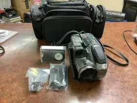 Pv-l750d Panasonic L750d Palmcorder Palmsight Vhs-c Camcorder With Charger Bundle Tested #2