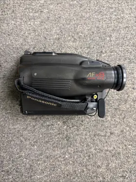 Pv-21 Panasonic Palmcorder Vhs-c Camcorder Manual And Charger Bag Not Tested