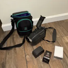 Pv-a306 Panasonic Pv-306 Palmcorder Iq Camcorder With Charger -untested As Is For Parts