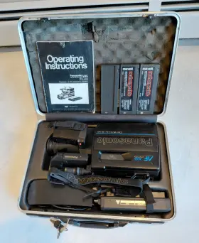 Pv-400omnimovie Panasonic Pv-400 Omnimovie Vhs Camcorder Locking Hard Case Charger 4 Batteries