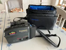 Pv-d406 Panasonic Pv-406 Palmcorder Iq With Paded Carrying Case Untested