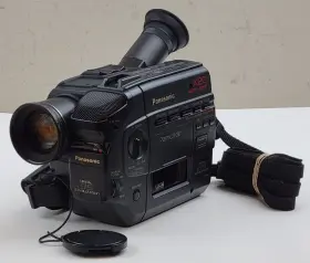 Pv-42d-k Panasonic Palmcorder Vhs-c Video Camcorder - No Charger Works