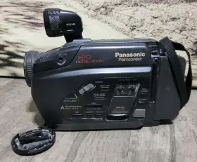 Pv-430 Panasonic Palmcorder 20x Zoom As Is No Charger Not Tested