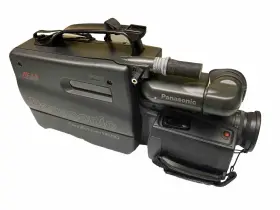 Pv-520 Panasonic Omnimovie Vhs Camera Model With Case And Accessories Please Read