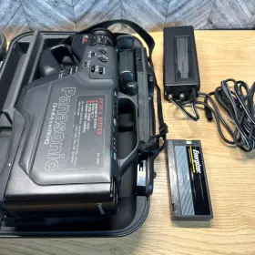 Pv-604s Panasonic Omnimovie Vhs Hq Camcorder Pv-604s/pv-a23 With Adapter Untested