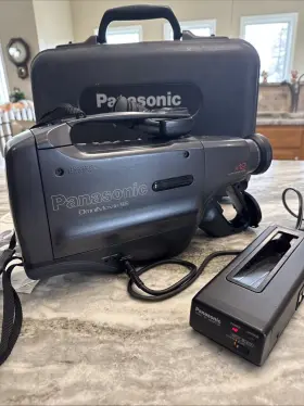 Pv-800d Panasonic Vintage Omnimovie Vhs Vcr Camcorder Case/ Left&right No Batt