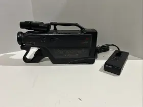 Pv-910 Panasonic Vtg Omni Movie Vhs Camera With Charger No Battery For Parts