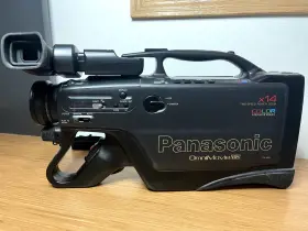 Pv-950 Panasonic Pv-960 Vintage Omnimovie Vhs Camcorder With Ambico Camera Bag