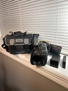 Pv-a206d Panasonic Vhs-c Camcorder Vcr Bundle With Palmcorder Displaymate Working