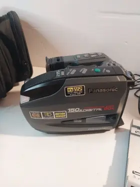Pv-d301d Panasonic Palmcorder Camcorder Vhs-c No Battery Untested Parts #2