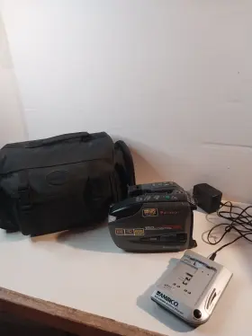 Pv-d301d Panasonic Palmcorder Camcorder Vhs-c No Battery Untested Parts