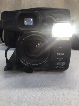 Pv-d426 Panasonic Palmcorder Iq With Charger Batteries Tapes And Bag #2
