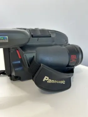 Pv-d496 Panasonic Palmcorder Iq Complete With Battery Charger Case And Manual Tested #2