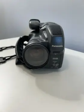 Pv-d496 Panasonic Palmcorder Iq Complete With Battery Charger Case And Manual Tested #3