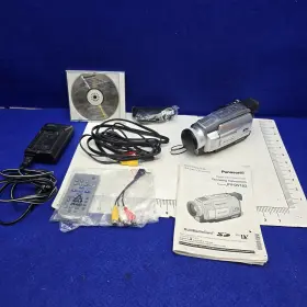 Pv-dv-102 Panasonic Pv-dv- 102 Minidv Digital Camcorder Bundle Read 700x Zoom Non Smoker