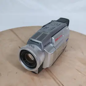 Pv-dv102d Panasonic Minidv Hybrid Camcorder 700x Digital Zoom Untested Read