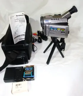 Pv-dv200-400 Panasonic Camcorder Digital 300x Case Charger Battery Cables Tripod