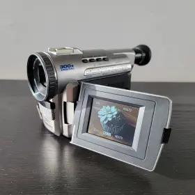 Pv-dv200 Panasonic Mini Dv Palmsight Digital Palmcorder - Silver
