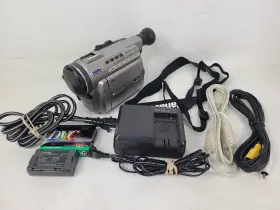 Pv-dv200d Panasonic Mini Dv Palmsight Digital Palmcorder Bundle Tested