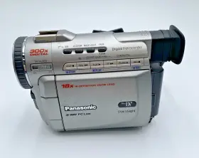 Pv-dv400d-k Panasonic Palmcorder 300x Digital Zoom 18xhd Lens Slv C W.batt