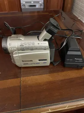 Pv-dv601d-k Panasonic Mini Dv Palmcorder Camcorder Pv-dv601 Working With Battery Charger More