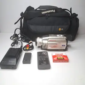 Pv-dv702d Panasonic Dv Mini Camcorder 700x Digital Zoom With Accessories Read