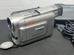 Pv-dv710 Panasonic Palmsight Bundle Read Description