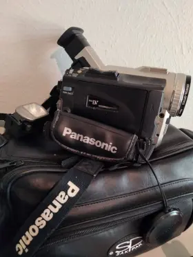 Pv-dv800d Panasonic 18x Zoom Digital Dv Camcorder #2