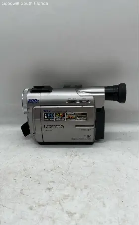Pv-dv900 Panasonic Digital Palmsight 18x Hi-definition Video Camera With Accessories