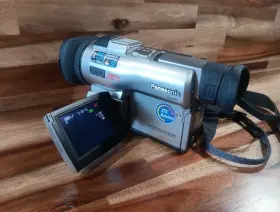 Pv-dv950 Panasonic Mini Dv Camcorder Lot- Docking Station Charger Tapes Case