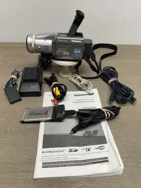 Pv-dv952 Panasonic Minidv Camcorder 3ccd Leica Lens Remote Bundle Tested