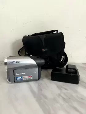 Pv-gs90p Panasonic Minidv Camcorder Battery And Camera Bag