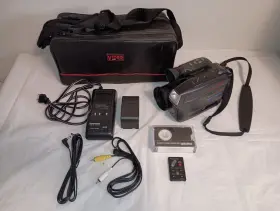 Pv-id405d Panasonic Palmcorder Iq With Remote Charger And Case Needs New Battery