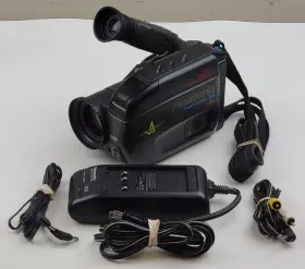 Pv-iq205d-k Panasonic 1995 Palmcorder Iq Vhs-c Camcorder With Charger - Works