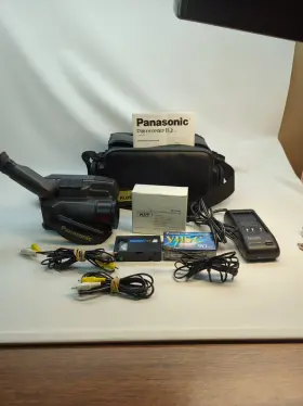 Pv-iq2250 Panasonic Palmcorder Iq Camera/camcorder Vhs -c Works Needs Batteries