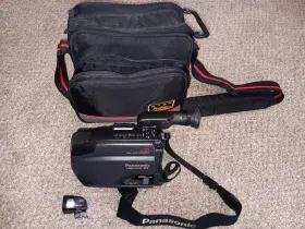 Pv-iq303 Panasonic Palmcorder Iq Vhs-c With Light And Camera Bag - One Issue Read