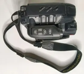 Pv-iq304d Panasonic Palmcorder Iq Vhs-c Camcorder - Parts Untested No Battery